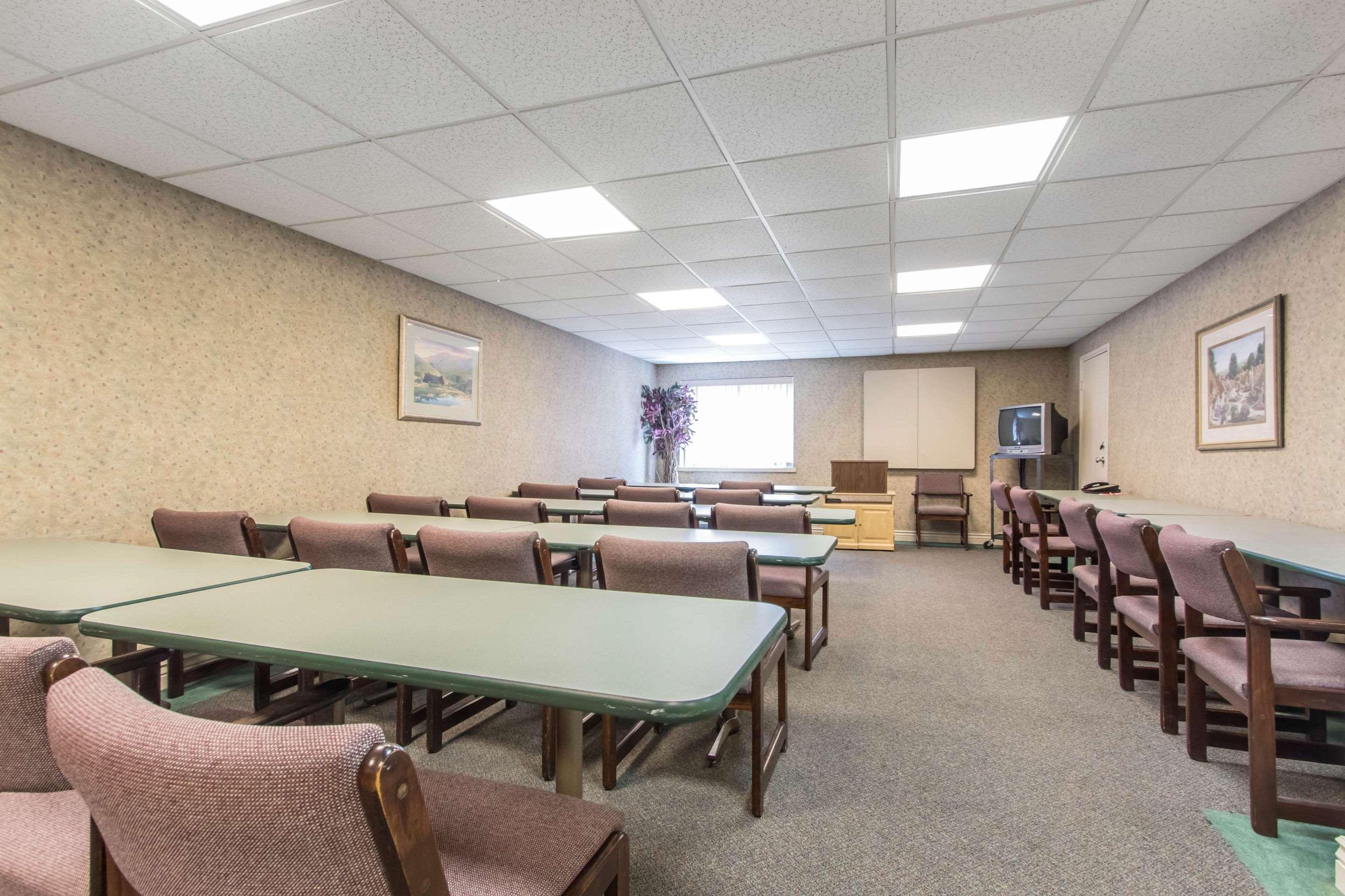 Econo Lodge Inn & Suites Joplin Exterior foto