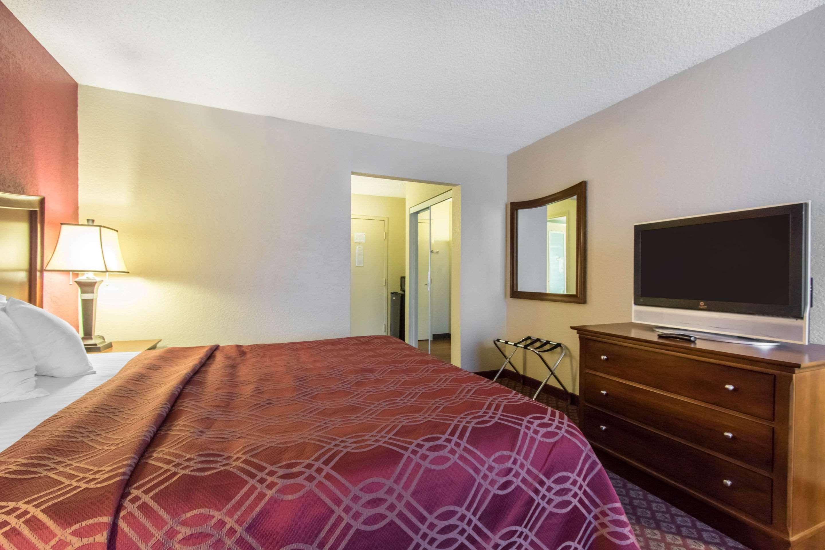 Econo Lodge Inn & Suites Joplin Exterior foto